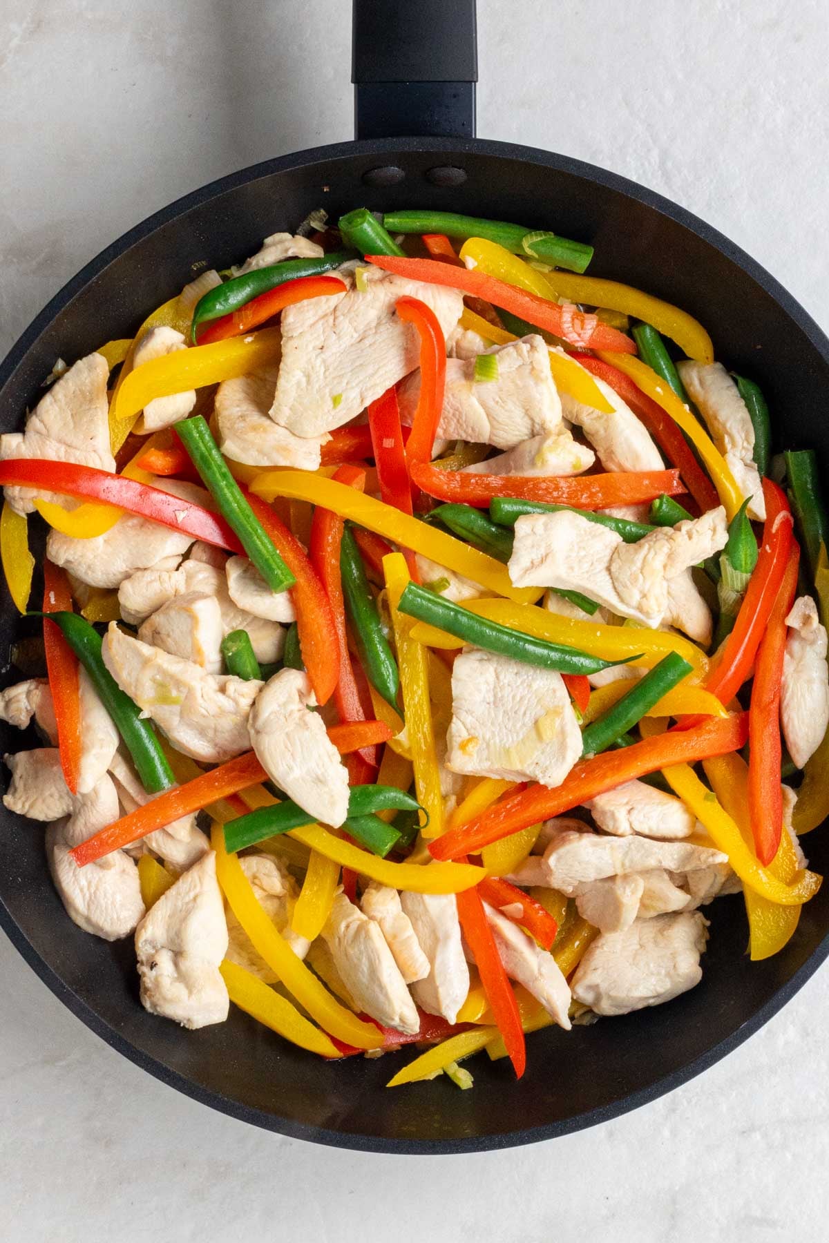 Pan with stir fried chicken and vegetables.